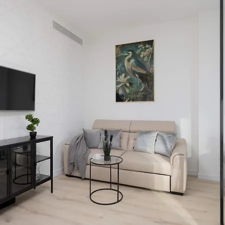 Appartement Towarowa Towers With Free Gym Access And Balcony By Renters