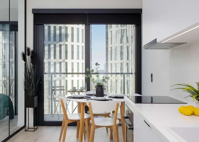 Towarowa Towers With Free Gym Access And Balcony By Renters Apartment