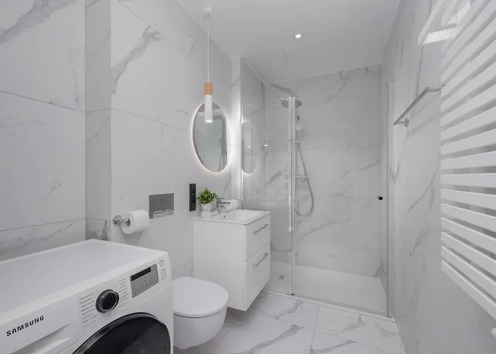 Apartment Towarowa Towers With Free Gym Access And Balcony By Renters