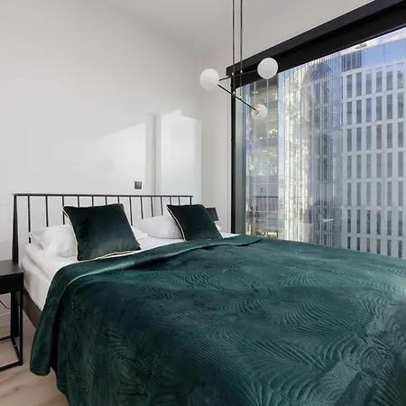 Towarowa Towers With Free Gym Access And Balcony By Renters شقة *
