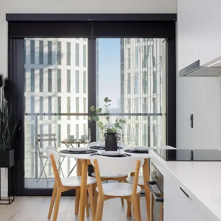 Towarowa Towers With Free Gym Access And Balcony By Renters Daire