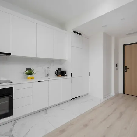 Daire Towarowa Towers With Free Gym Access And Balcony By Renters Varşova