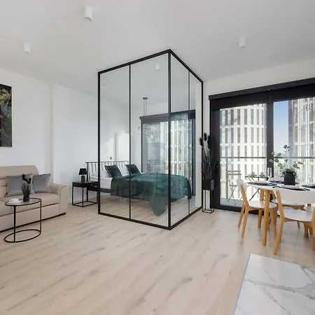 Towarowa Towers With Free Gym Access And Balcony By Renters Daire Varşova